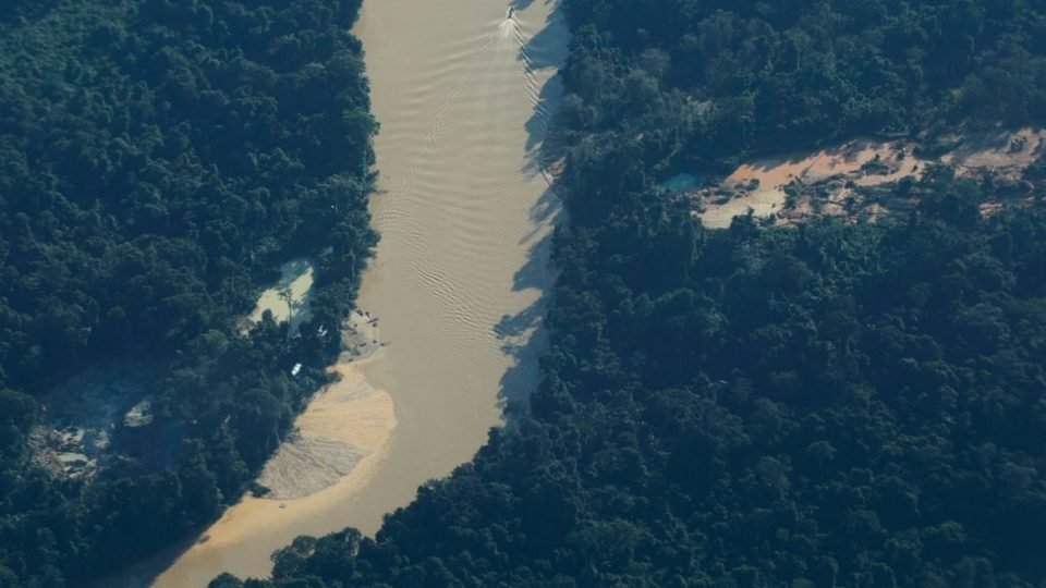agentes da base federal na terra yanomami em roraima sao atacados a tiros
