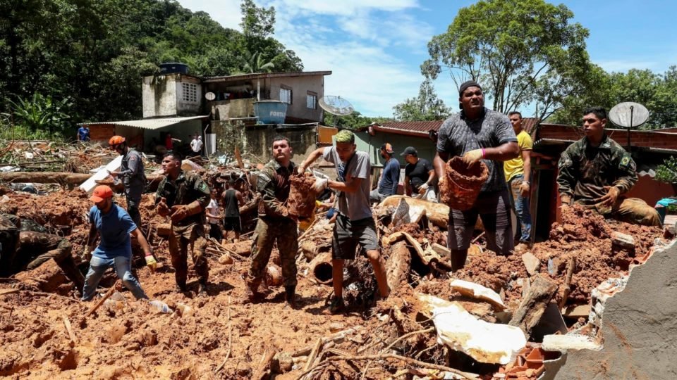 alertas para risco de deslizamentos no litoral de sp nao tiveram efetividade segundo autoridades