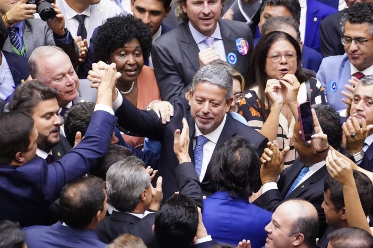 arthur lira e reeleito presidente da camara com 464 votos