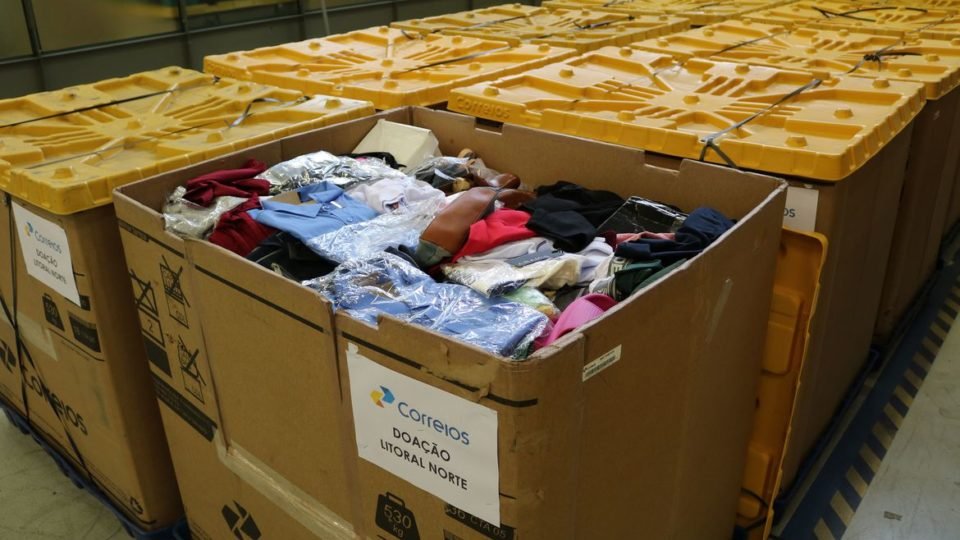 correios envia 20 toneladas de doacoes para vitimas de temporais em sp