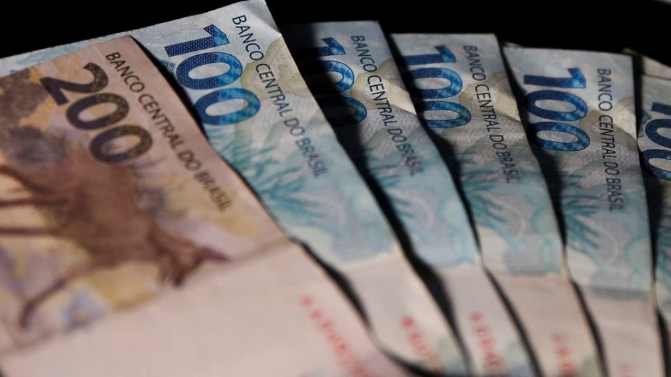 cut critica valor do salario minimo anunciado por lula e diz que nao foi consultada