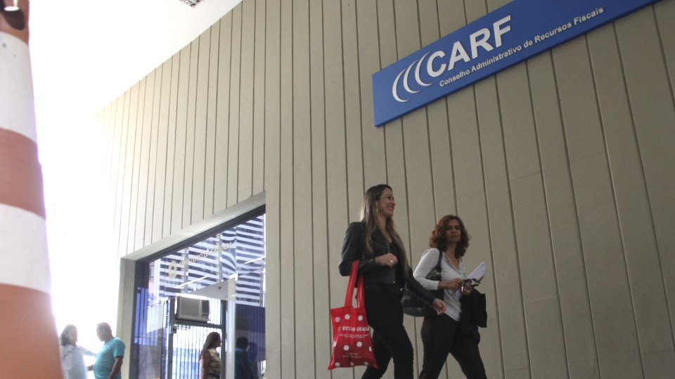 fisco versus contribuinte por que o governo lula defende o voto de qualidade no carf