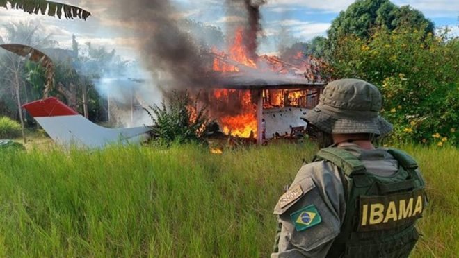 ibama funai e forca nacional destroem helicoptero aviao e trator na terra indigena yanomami