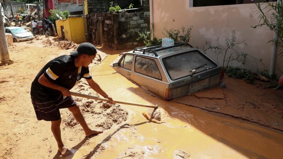 inss vai antecipar beneficios a moradores atingidos por chuvas no litoral de sp