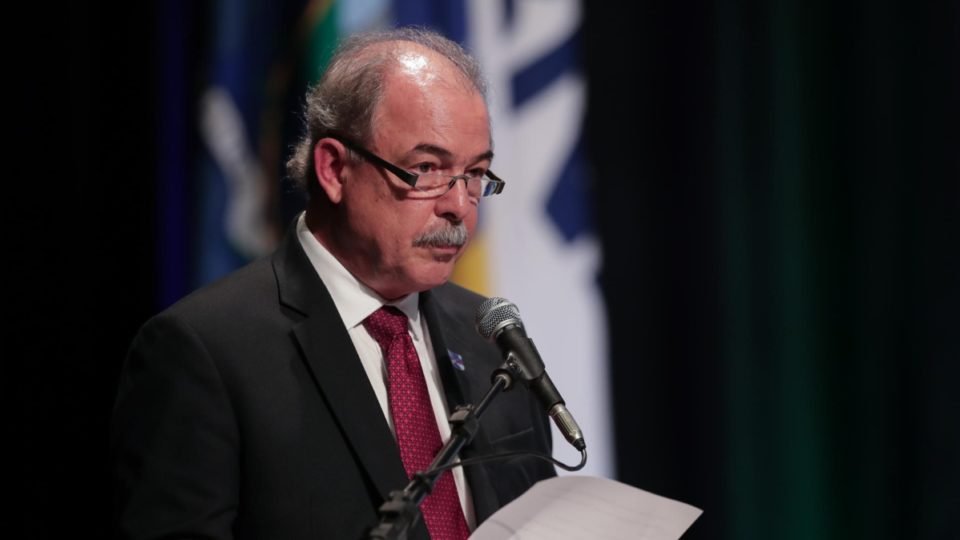 mercadante assume bndes com foco no empreendedorismo exportacoes e economia verde