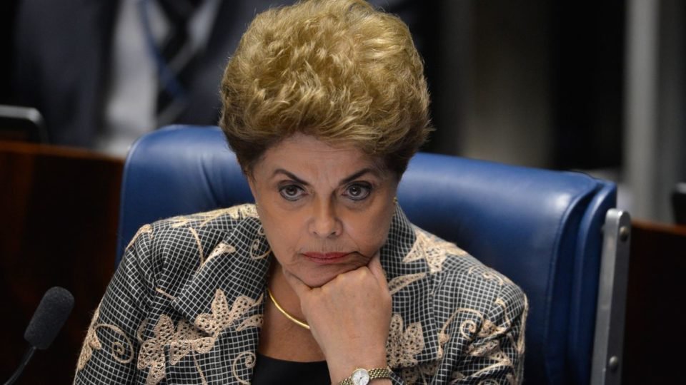 no aniversario do pt dilma critica taxa de juros e cobra reestatizacao da eletrobras