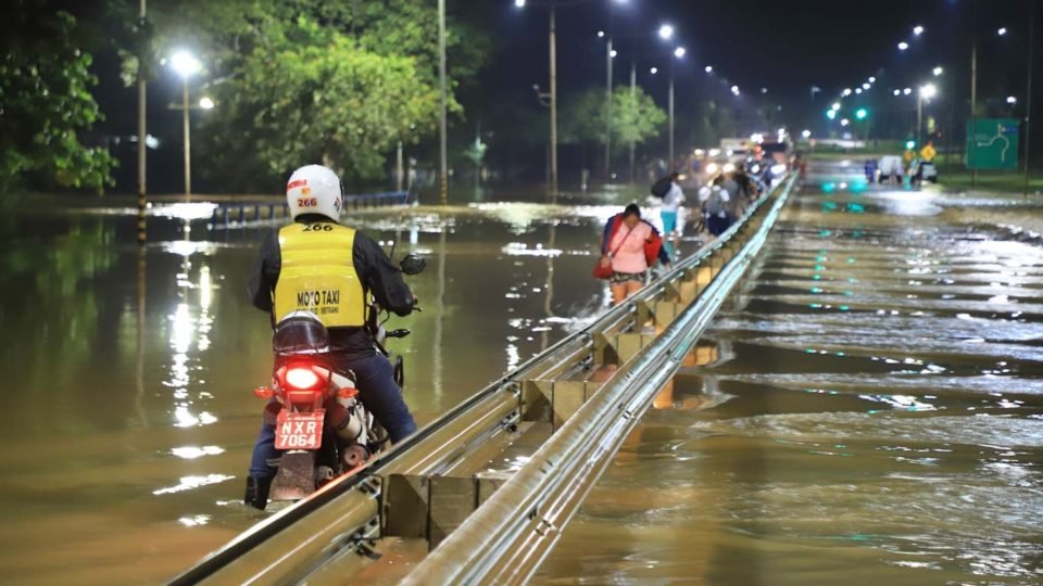 chuvas no acre deixam mais de 5 mil familias desabrigadas