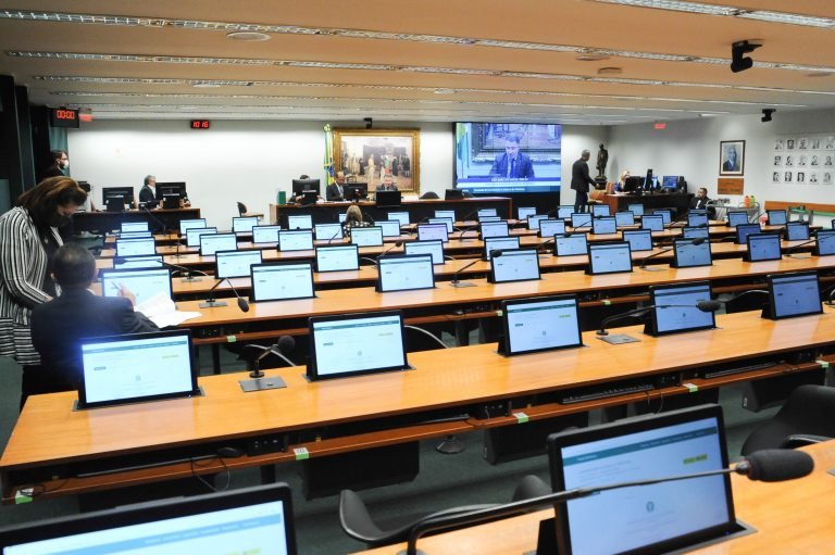 comissoes permanentes da camara serao instaladas nesta quarta feira