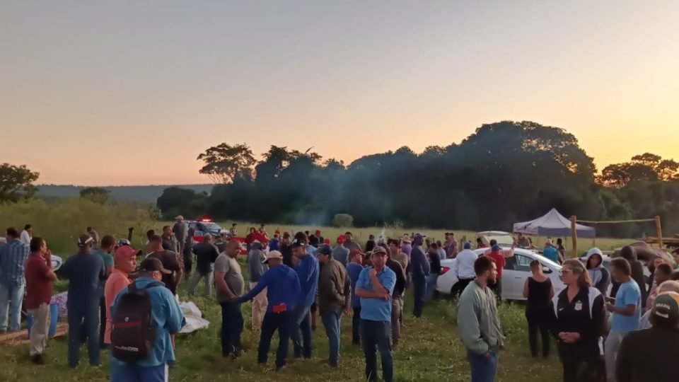 mst invade fazenda da uniao em goias