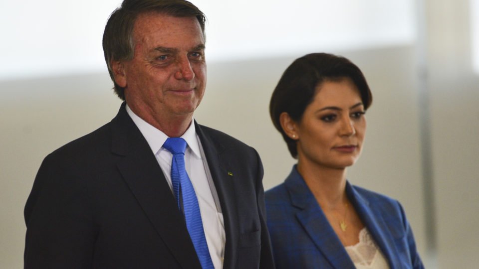 tcu determina oitiva e proibe bolsonaro de usar ou vender joias