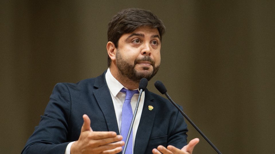 deputado vai a justica contra divulgacao de perfis pessoais de ministros nas redes sociais do governo