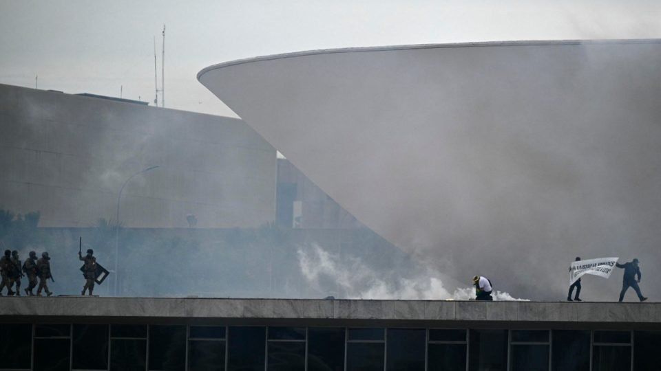 oito ministros do stf votam a favor de tornar reus 100 denunciados por atos de 8 1 faltam dois na sessao