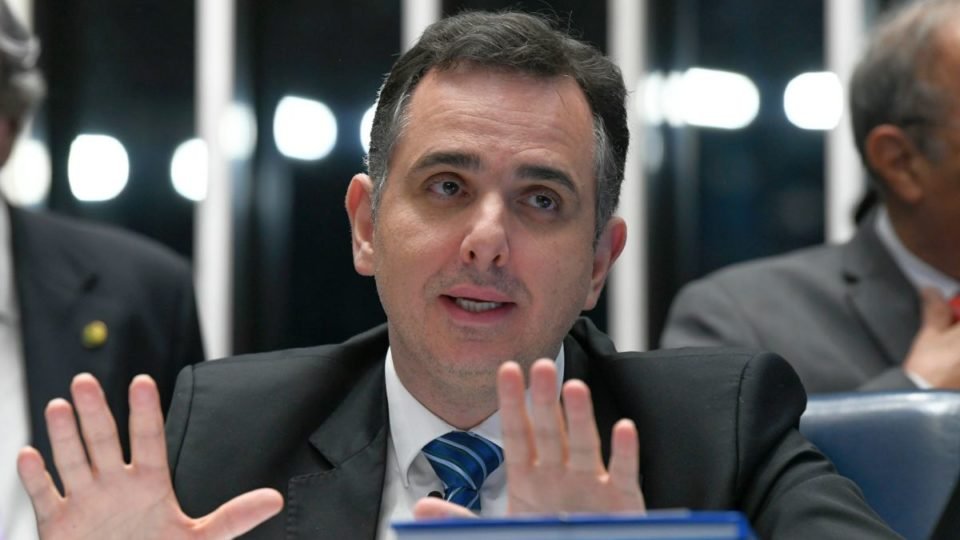 pacheco cede a pressao do governo e adia abertura da cpmi do 8 de janeiro