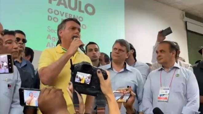 bolsonaro critica demarcacao de terras indigenas e descarta candidatura em 2024