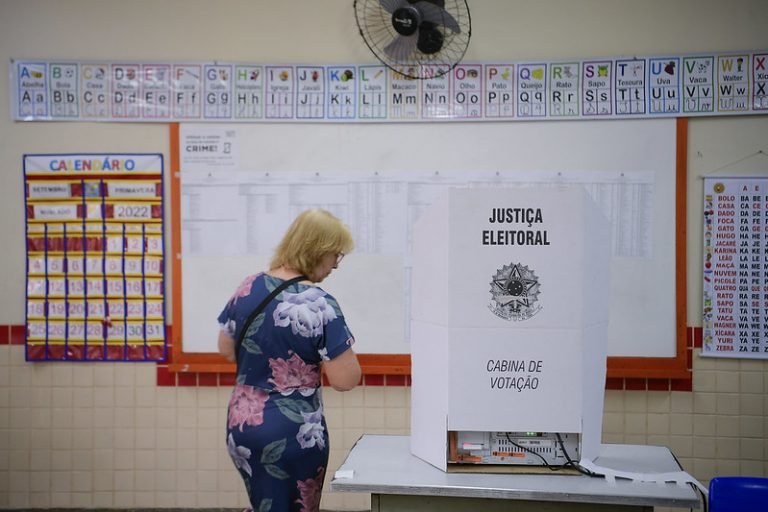 projeto insere na legislacao medidas para garantir financiamento de campanhas eleitorais femininas