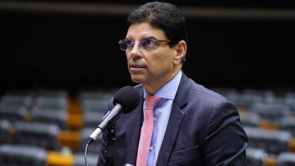 relator apresentara texto do arcabouco fiscal nesta segunda na camara