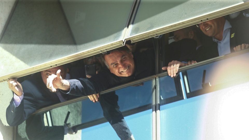 tcu pede que casa civil preste informacoes sobre viagem de bolsonaro a orlando