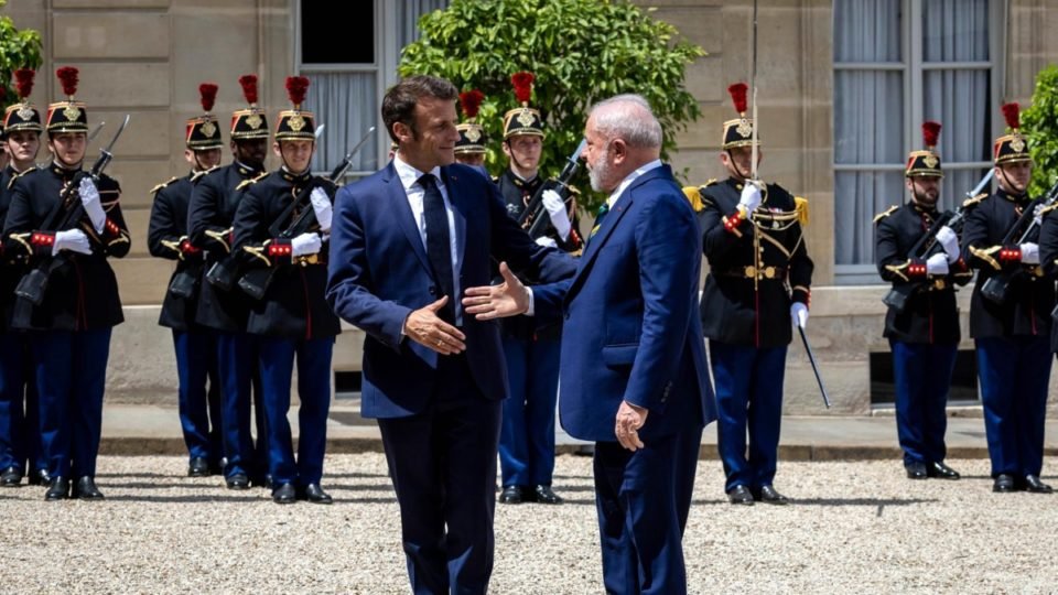 lula e macron discutem acordo com a uniao europeia guerra e parceria de defesa