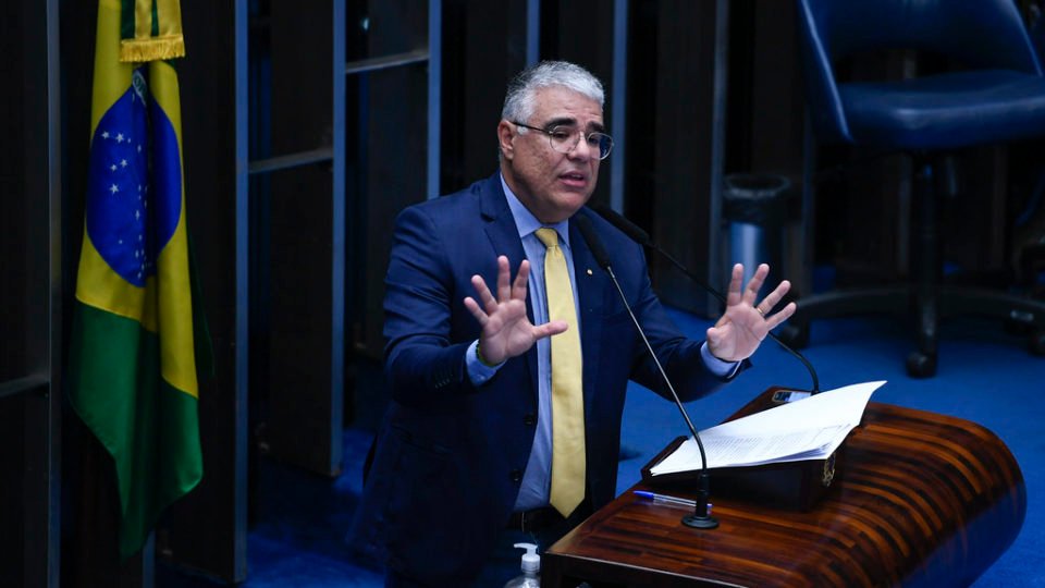 senador girao condena atuacao da pf contra marcos do val