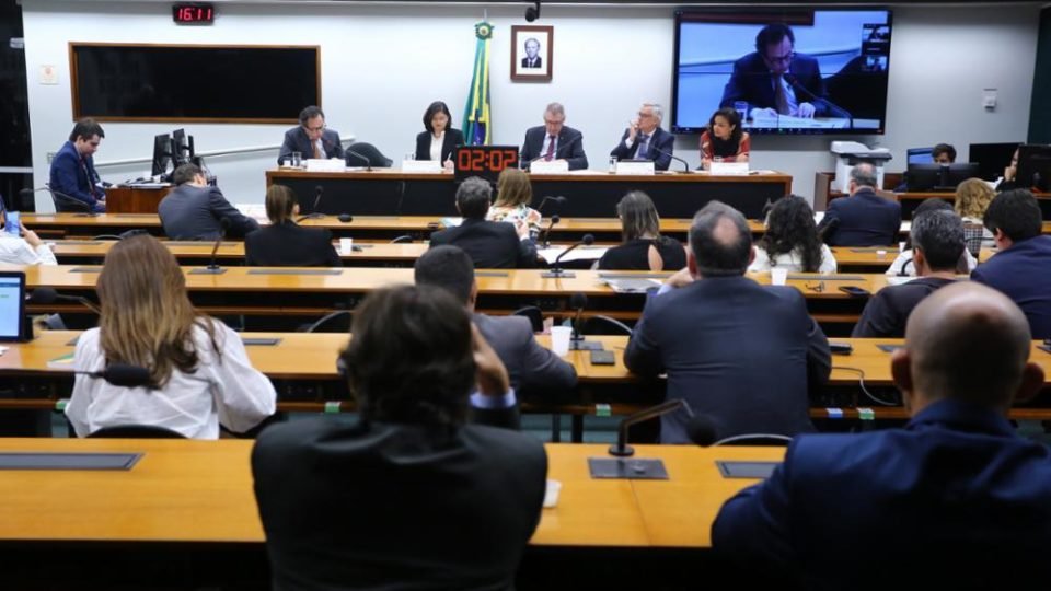 brasil avalia recorrer a omc contra lei europeia sobre desmatamento