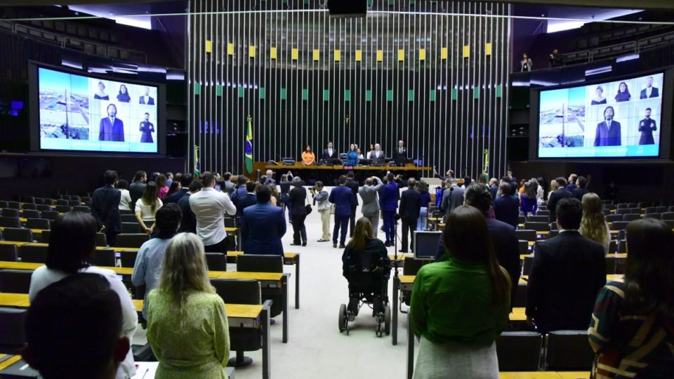 camara aprova projeto que cria programa escola em tempo integral