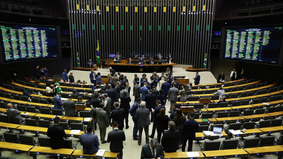 camara deixa votacao do arcabouco fiscal para agosto e segue analisando projeto do carf