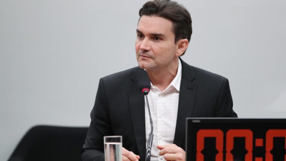 governo oficializa nomeacao de celso sabino no comando do ministerio do turismo