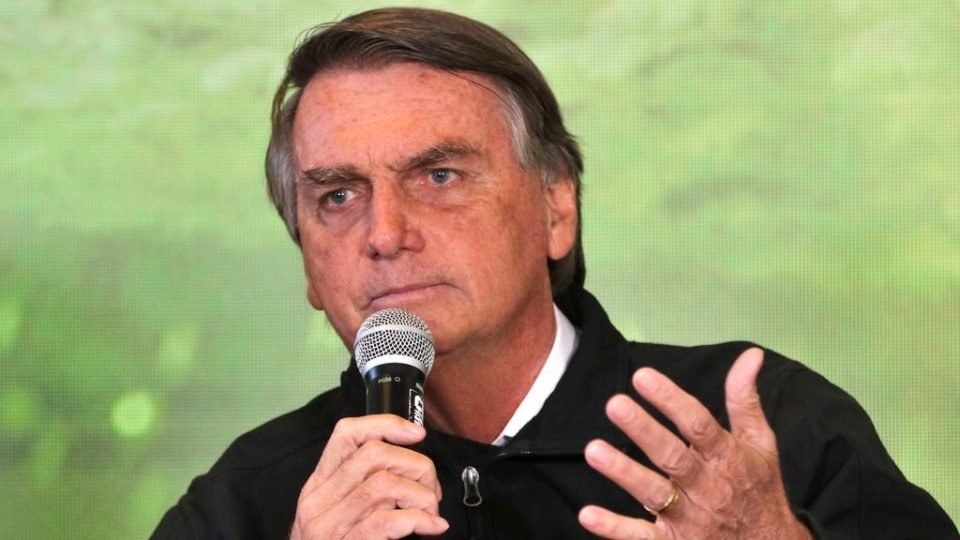 advogado diz que bolsonaro nao recebeu dinheiro e que cid atuava com muita autonomia