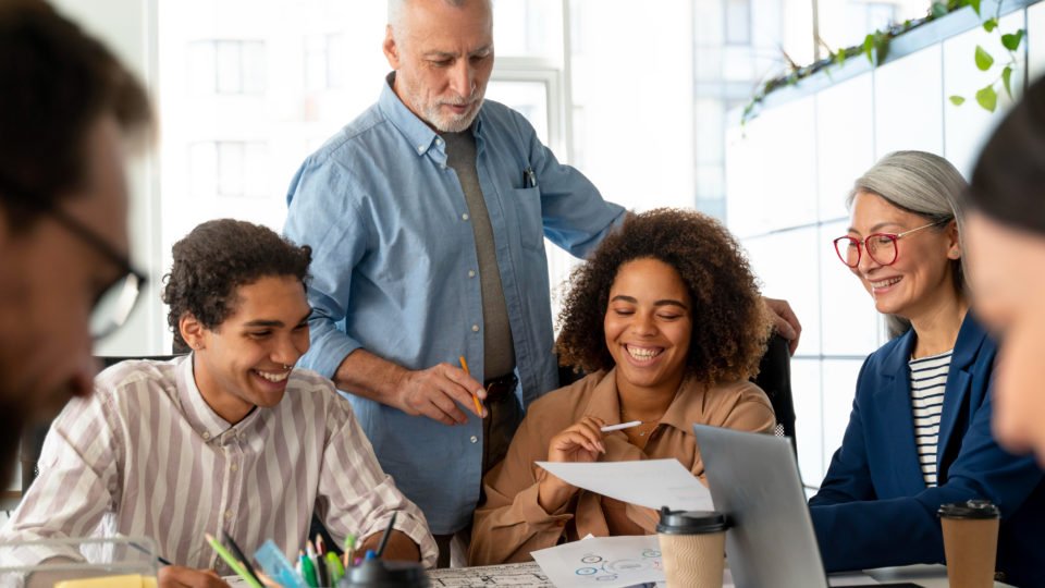 pesquisa exclusiva 66 dos profissionais nao veem conflito entre geracoes no ambiente de trabalho