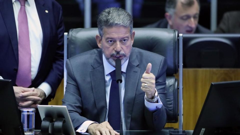 acomodados no governo partidos buscam apoio para sucessao de arthur lira