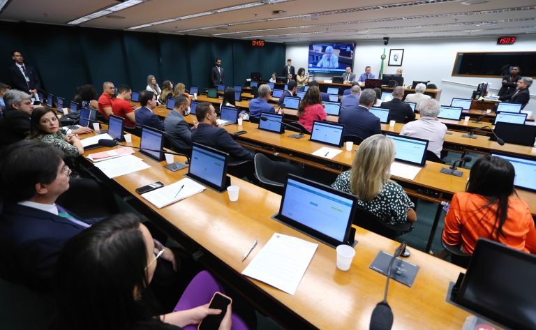 conselho de etica arquiva processos contra eduardo bolsonaro taliria petrone e erika kokay