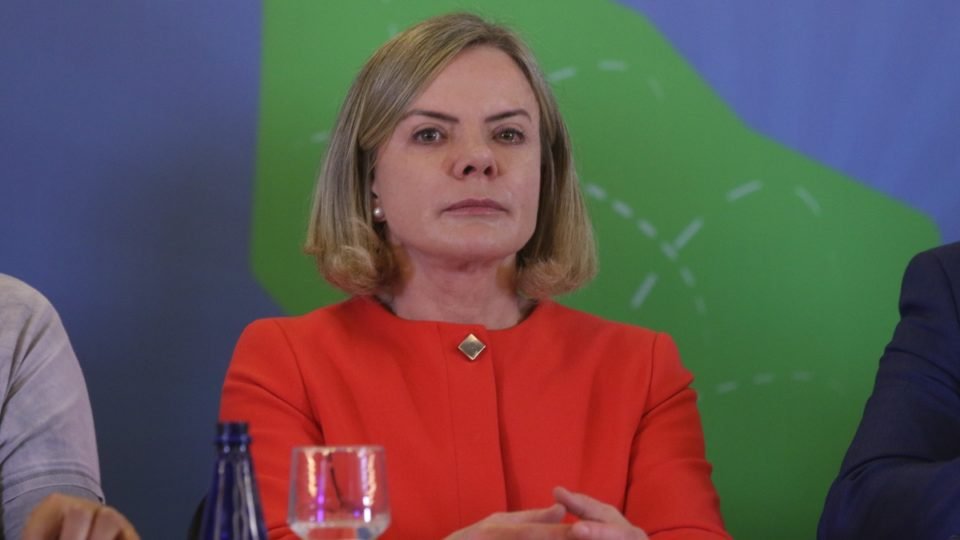 gleisi nao quer nenhuma amarra para gastar dinheiro do fundao ao pedir fim da justica eleitoral