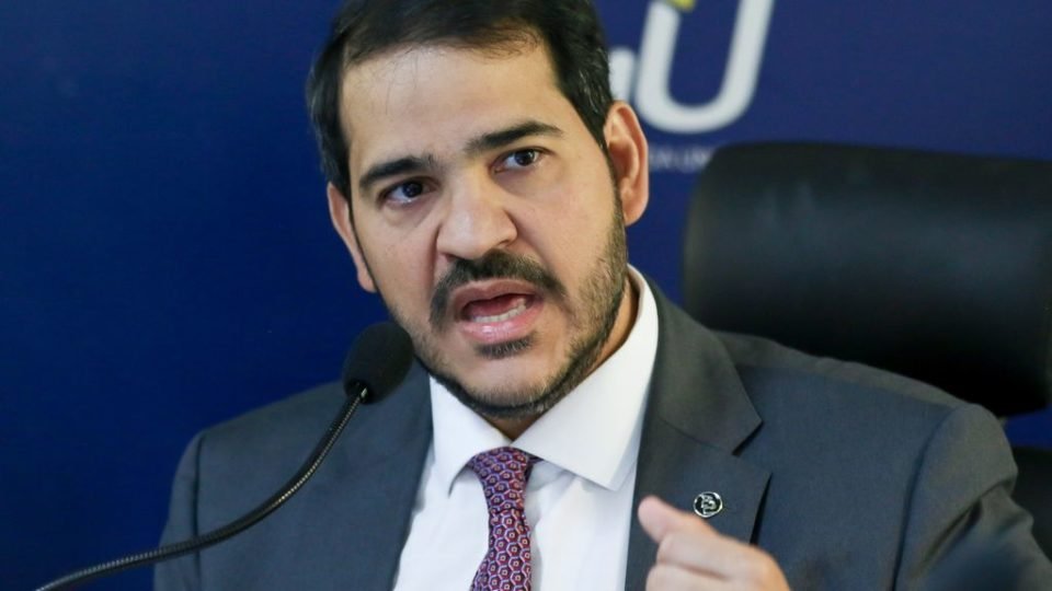 jorge messias diz que orgao da agu investiga rede profissional na disseminacao de fake news