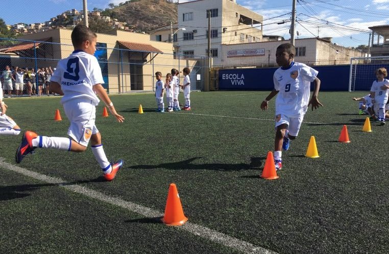 projeto torna obrigatoria presenca de profissional de educacao fisica nas escolinhas de futebol