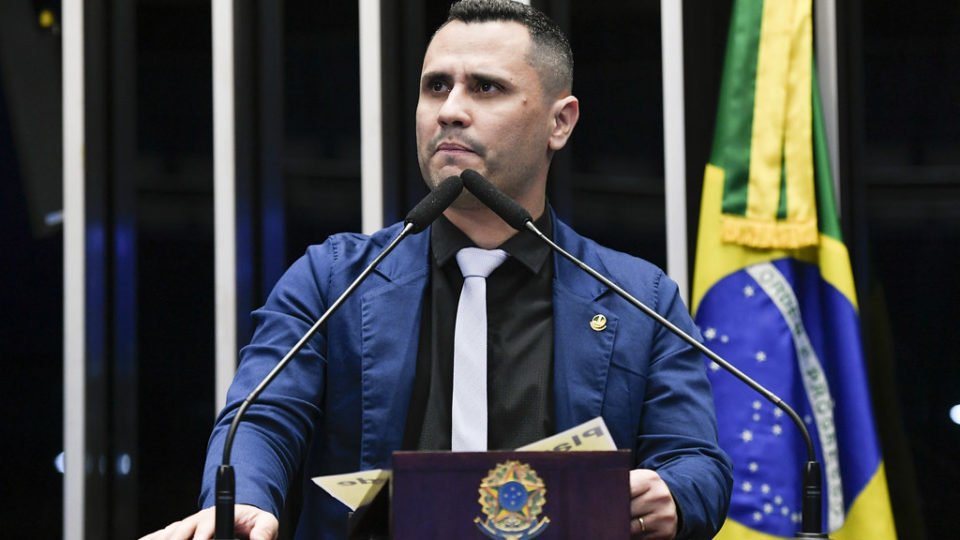 senador apresenta pec para tornar facultativa toda cobranca de contribuicoes sindicais