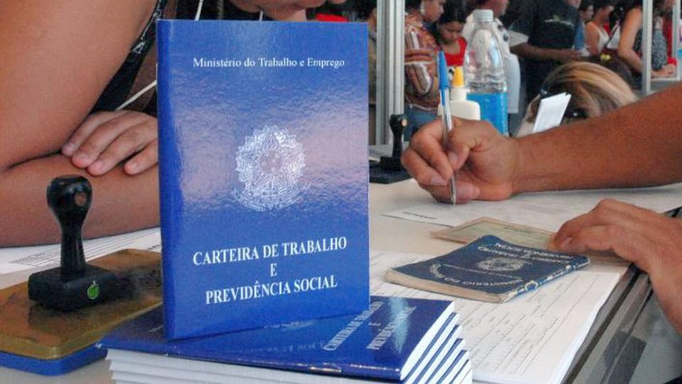clt exige autorizacao previa e expressa do trabalhador para desconto de taxa sindical