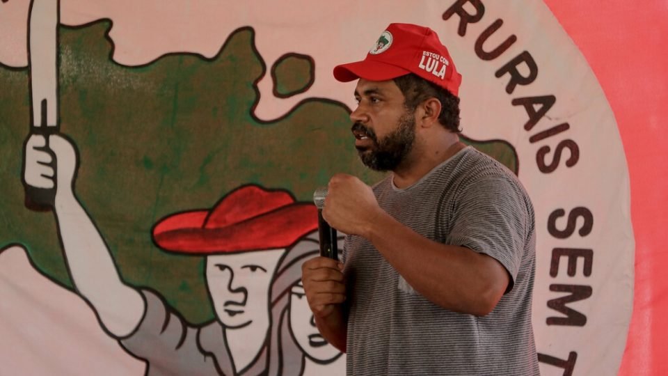 lider do mst critica governo e sinaliza com novas invasoes de terra