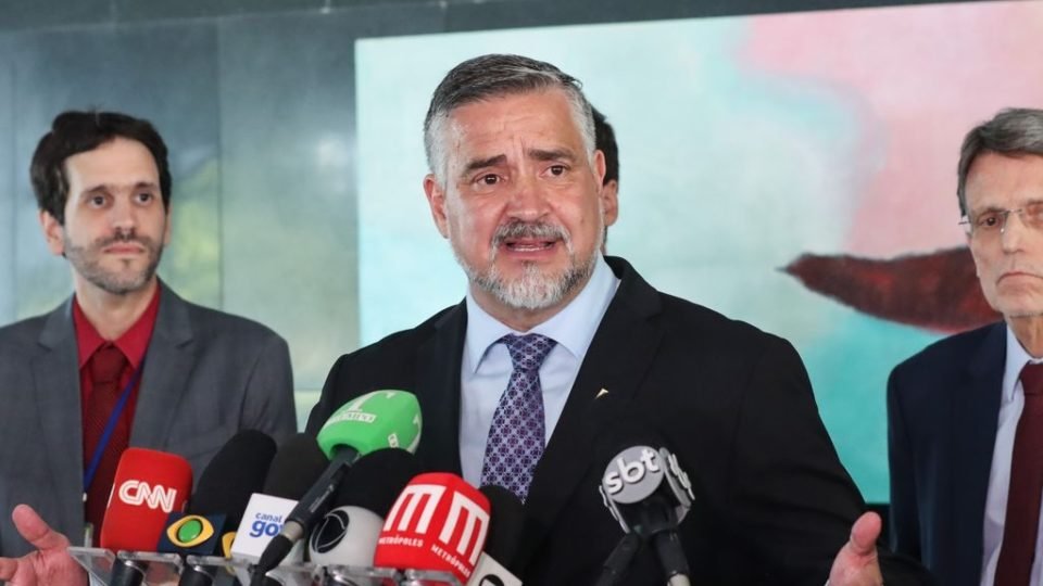 ministro de lula compara hamas a mandela para o futuro da palestina