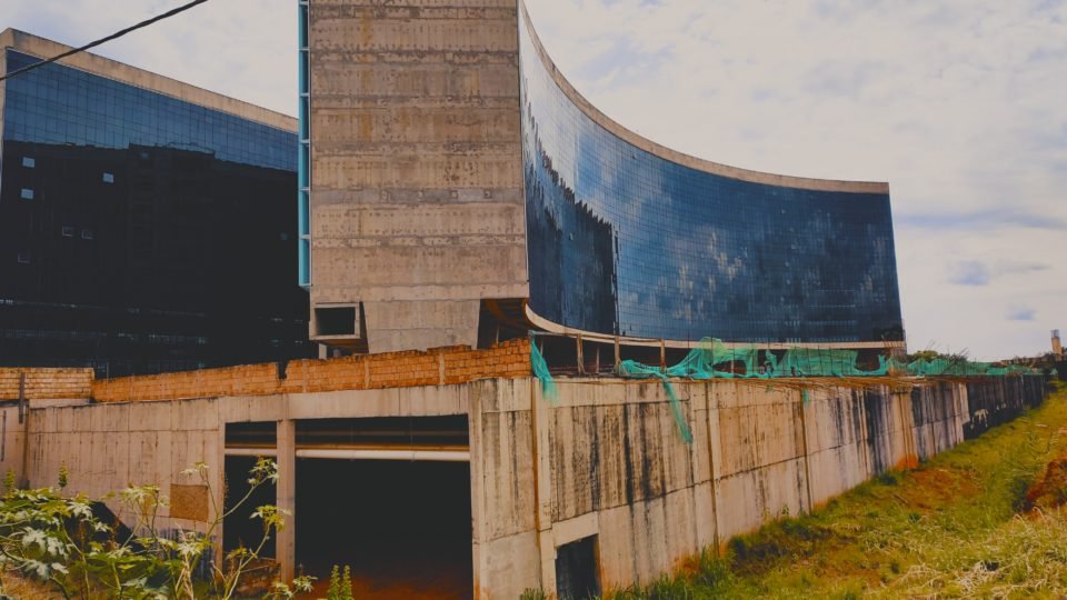 obra de tribunal consumiu r 550 milhoes em 16 anos e precisa de mais r 850 milhoes