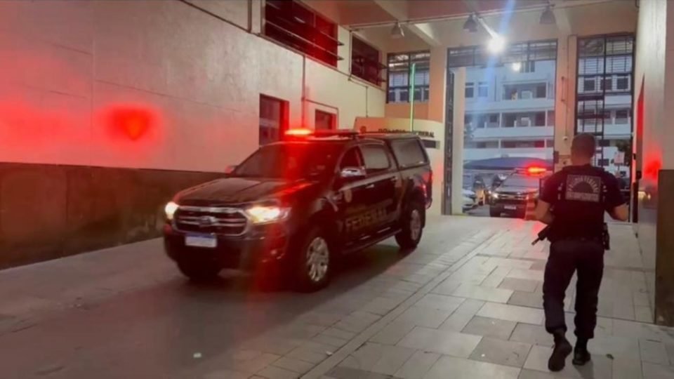 pf prende 4 policiais civis um dia depois de secretario ser substituido no rj