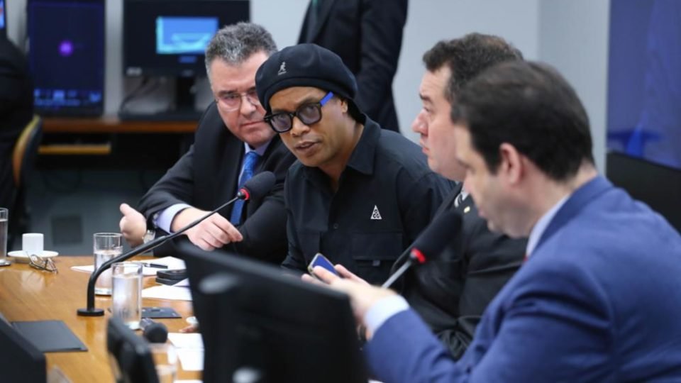 relator da cpi das piramides financeiras pede indiciamento de ronaldinho gaucho