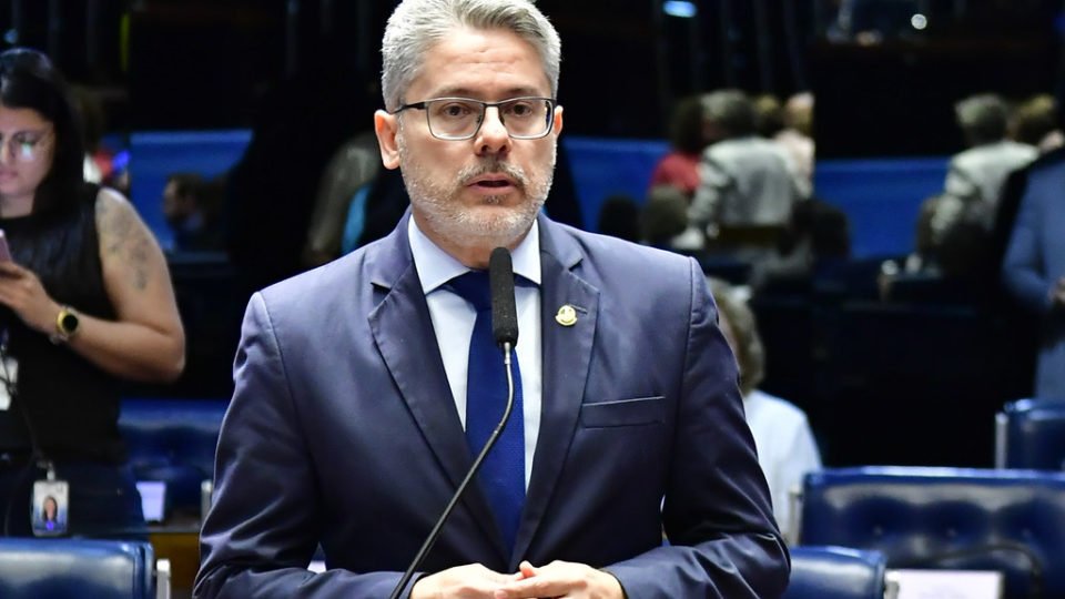 senado aprova lei nacional para policia civil com aposentadoria integral