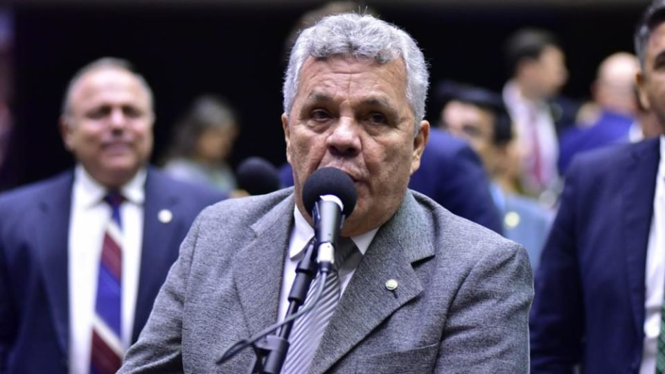 bancada da seguranca tenta derrubar aumento de imposto sobre armas