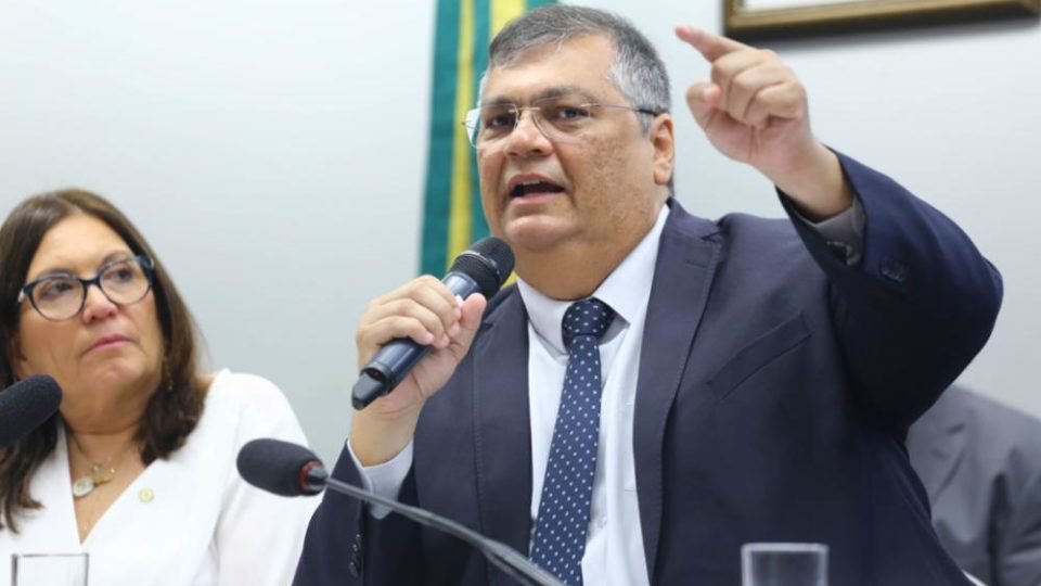 comissao quer ouvir flavio dino sobre reunioes da dama do trafico e outros ministros de lula