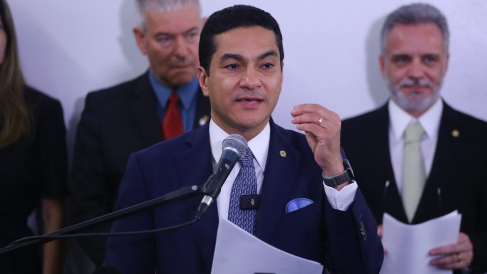 lula age com diplomacia ideologica ao nao citar milei em nota sobre eleicao argentina