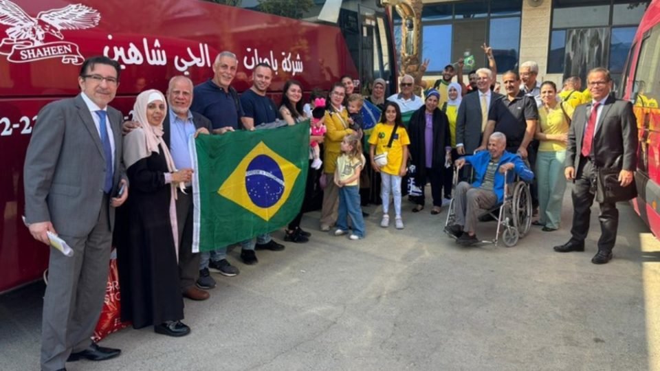 operacao resgata 33 brasileiros na cisjordania cidadaos em gaza ainda aguardam liberacao