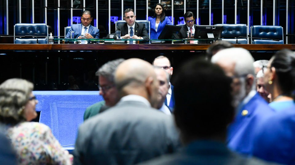 senado aprova reforma tributaria que deve criar iva com maior aliquota do mundo texto volta a camara