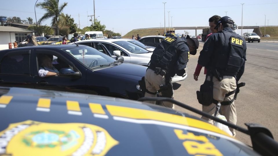 apos pressao do governo prf deve anunciar plano de desmilitarizacao