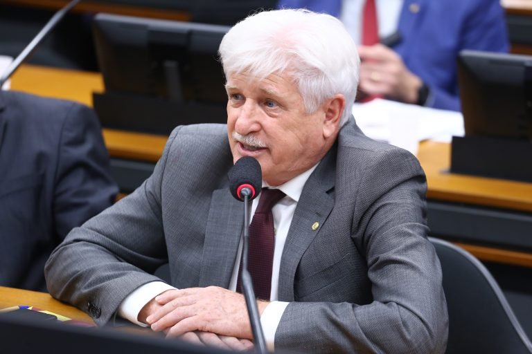 comissao do esporte discute a valorizacao do futebol amador brasileiro