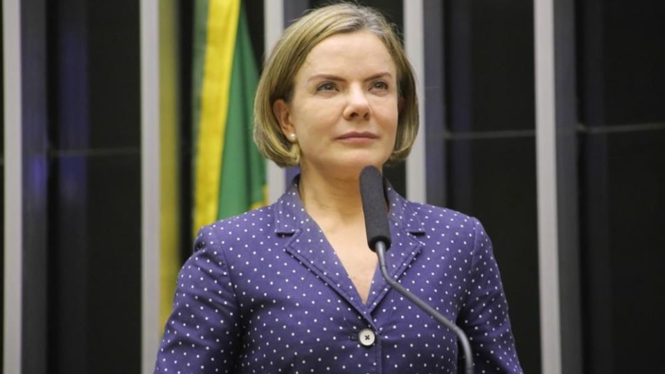 gleisi critica pacheco e diz que pecs sobre stf alimentam extrema direita